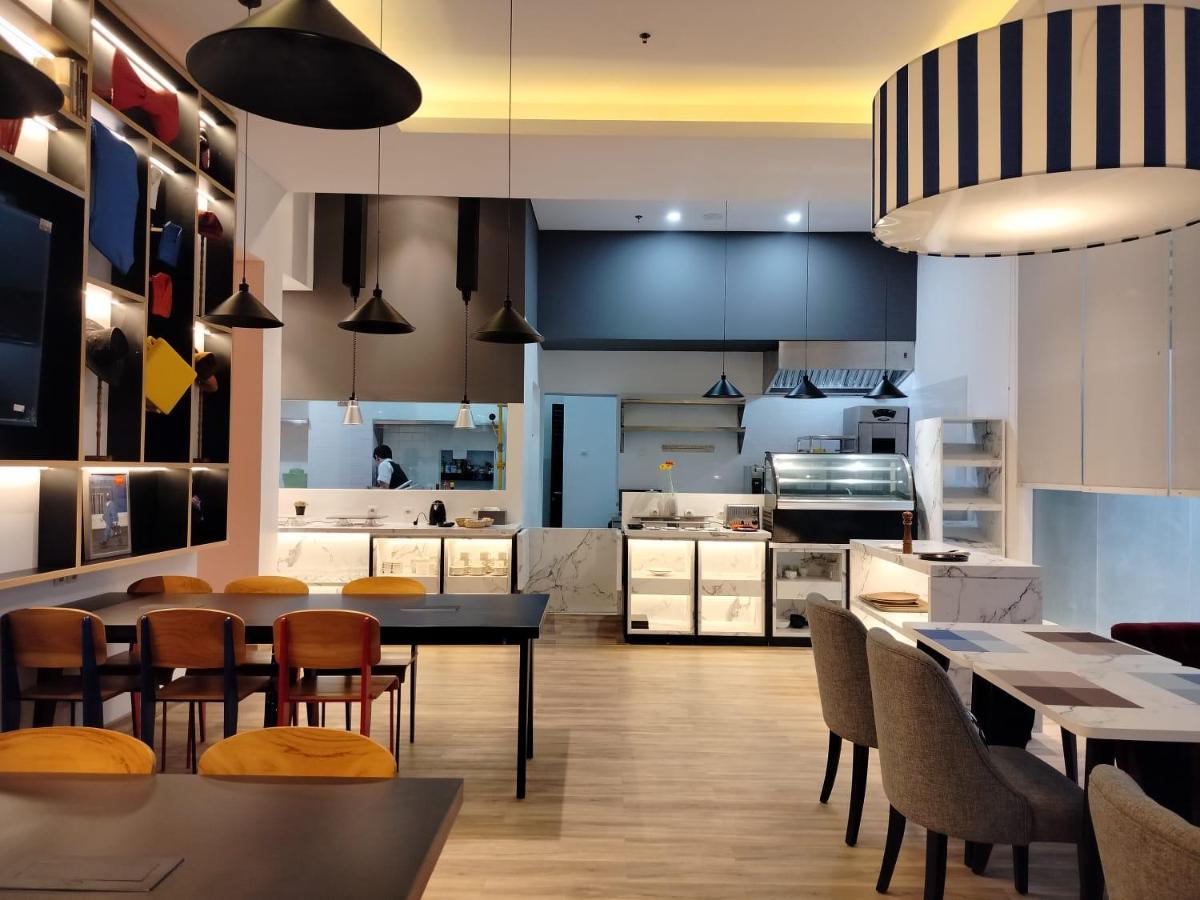 Moritz Biz Gandaria Hotel Jakarta Exterior photo
