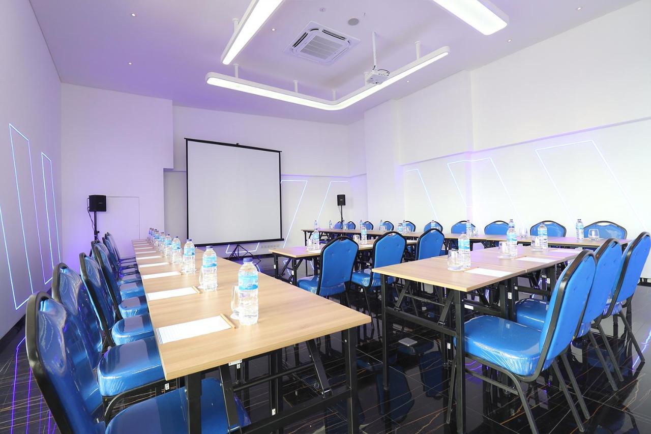 Moritz Biz Gandaria Hotel Jakarta Exterior photo